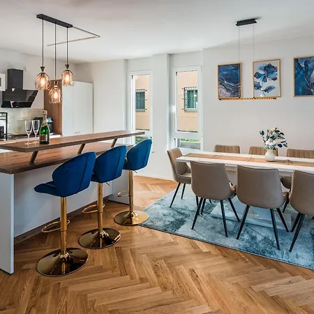 Апартаменты Am Grossen Garten - Terrasse & Parkplatz -8 Personen *