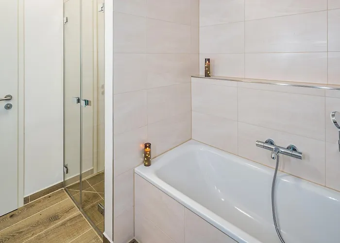 Apartment Am Grossen Garten - Terrasse & Parkplatz -8 Personen Dresden